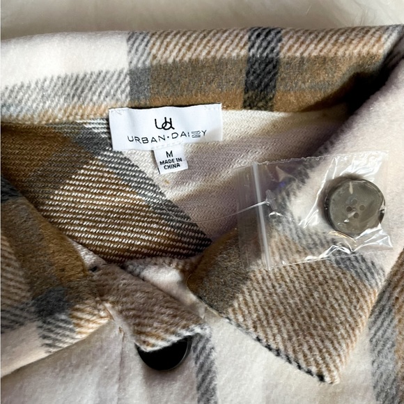 Women’s Shacket | Urban Daisy Plaid Shacket NWT - Picture 4 of 11
